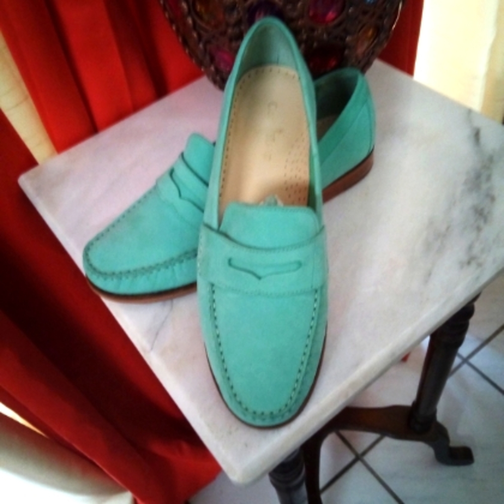 💥💕 LIKE NEW COLE HAAN,  SUPER COMFORTABLE CLASSIC LOAFERS